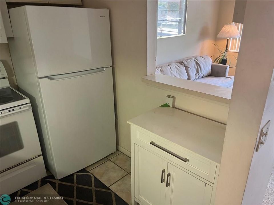 Active With Contract: $82,000 (1 beds, 1 baths, 601 Square Feet)