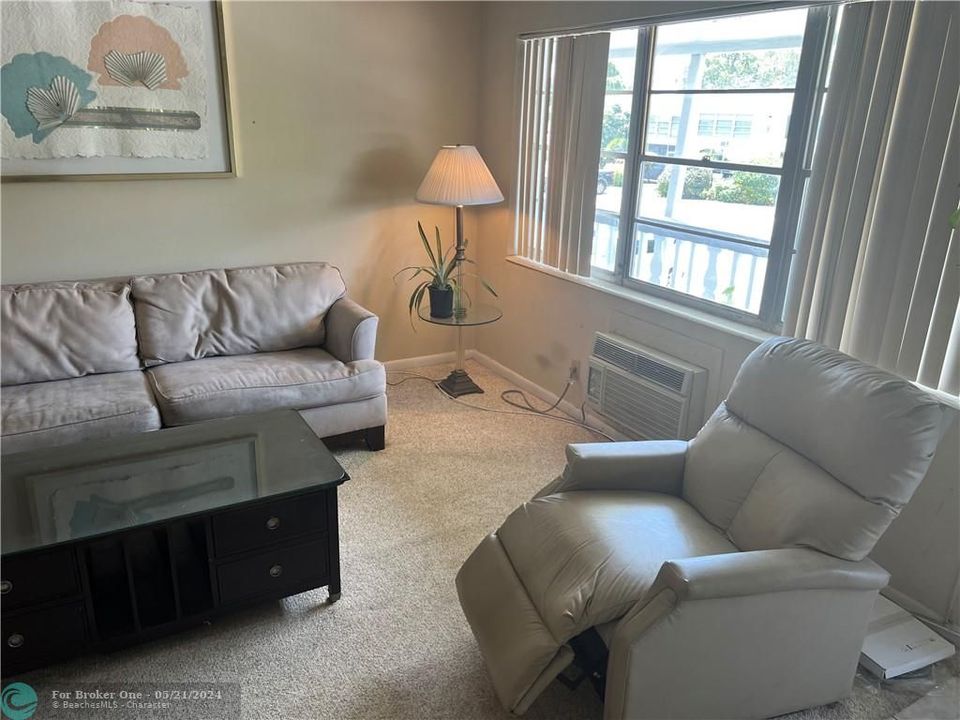 Active With Contract: $82,000 (1 beds, 1 baths, 601 Square Feet)