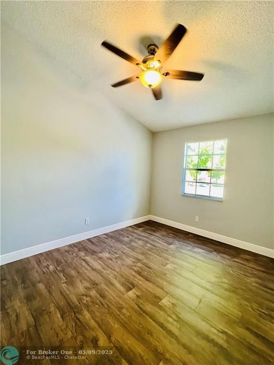 For Sale: $449,900 (3 beds, 2 baths, 1258 Square Feet)