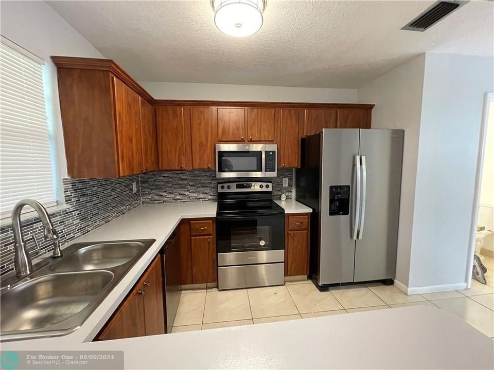 For Sale: $449,900 (3 beds, 2 baths, 1258 Square Feet)