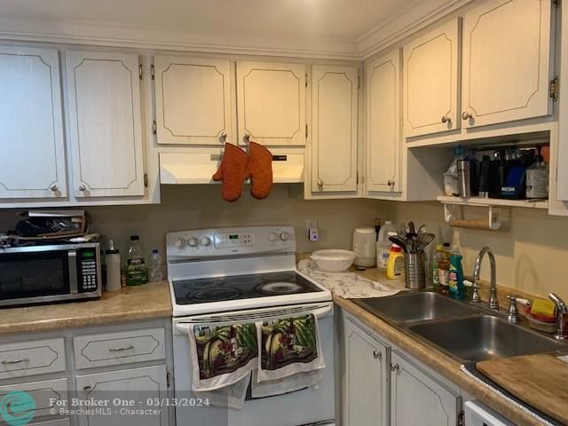 Recently Sold: $215,900 (2 beds, 2 baths, 1100 Square Feet)