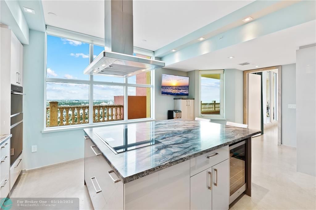 Active With Contract: $4,995,000 (5 beds, 4 baths, 4247 Square Feet)