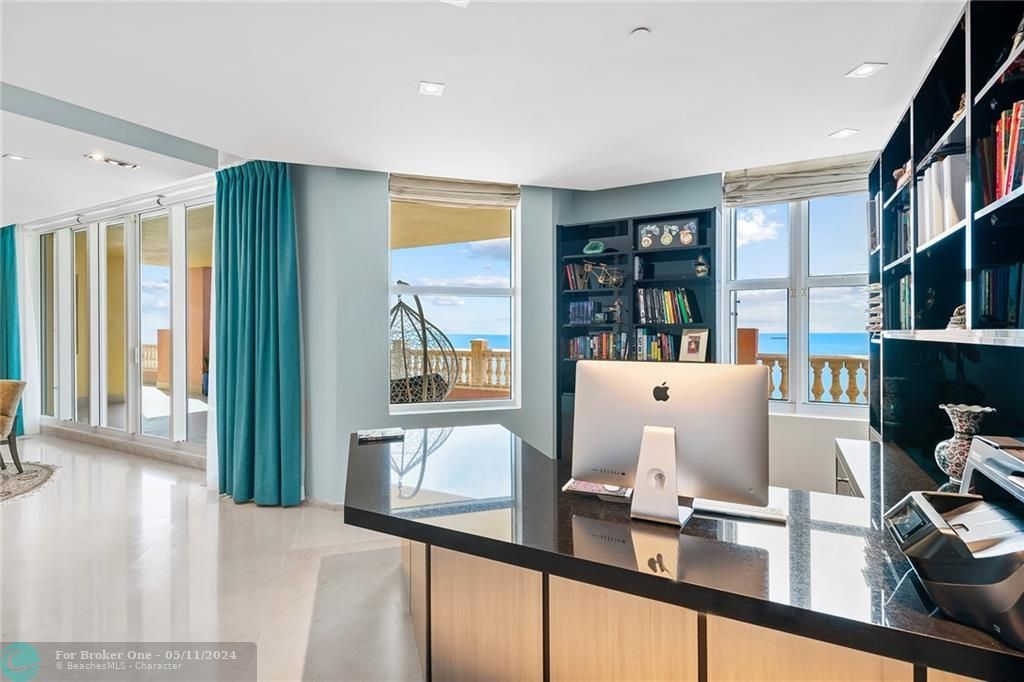 Recently Sold: $4,995,000 (5 beds, 4 baths, 4247 Square Feet)