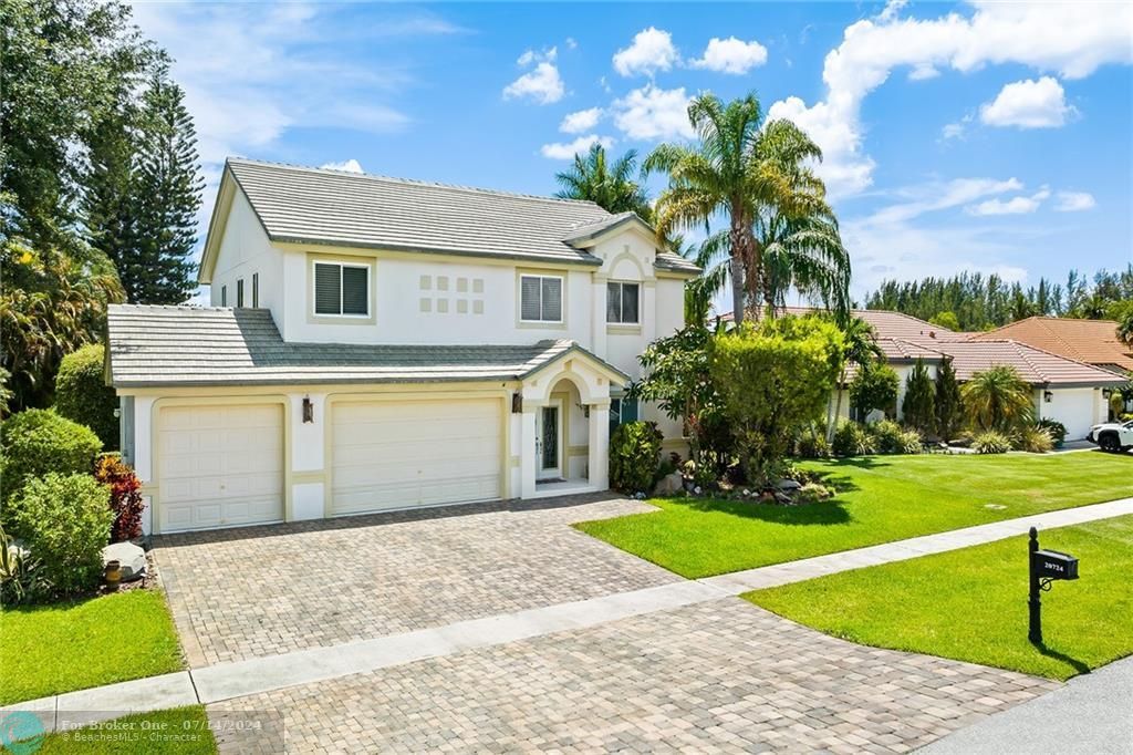 Recently Sold: $955,000 (4 beds, 2 baths, 3118 Square Feet)