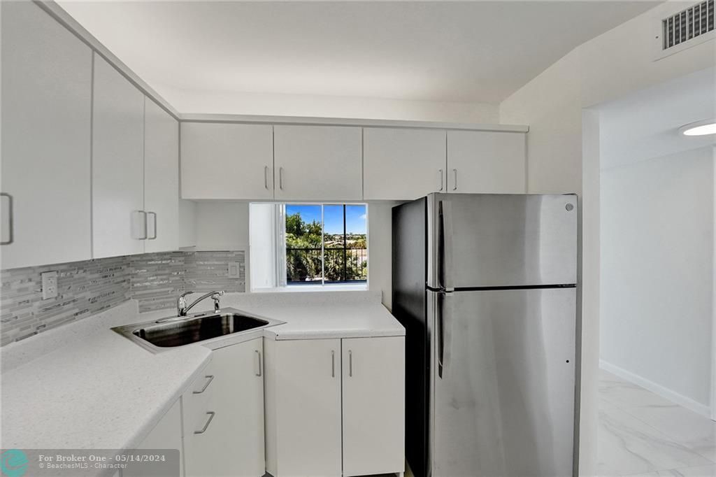 Recently Rented: $2,000 (1 beds, 1 baths, 735 Square Feet)
