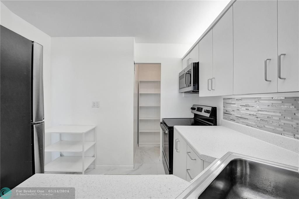 Recently Rented: $2,000 (1 beds, 1 baths, 735 Square Feet)
