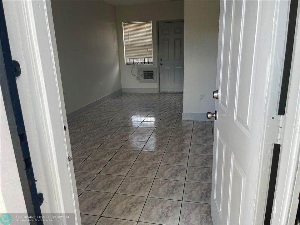 Recently Sold: $1,700 (1 beds, 1 baths, 675 Square Feet)