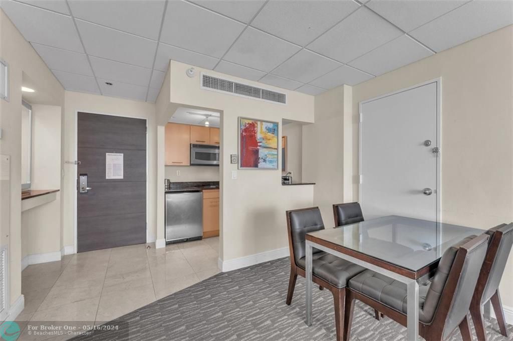 Active With Contract: $156,000 (1 beds, 1 baths, 554 Square Feet)