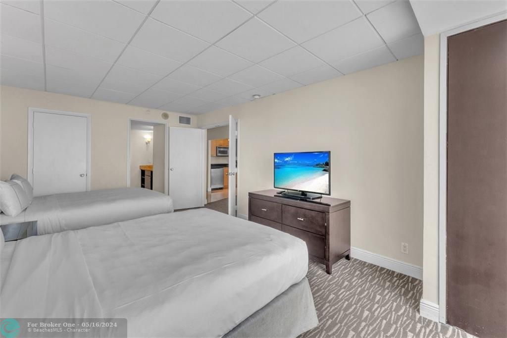 Active With Contract: $156,000 (1 beds, 1 baths, 554 Square Feet)