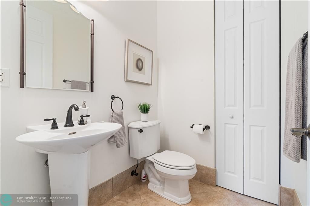 Recently Sold: $1,399,000 (3 beds, 2 baths, 3016 Square Feet)