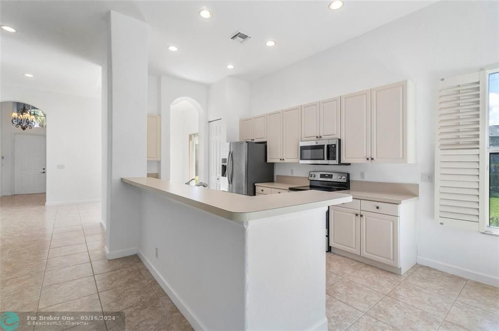 Recently Sold: $649,900 (3 beds, 2 baths, 1913 Square Feet)