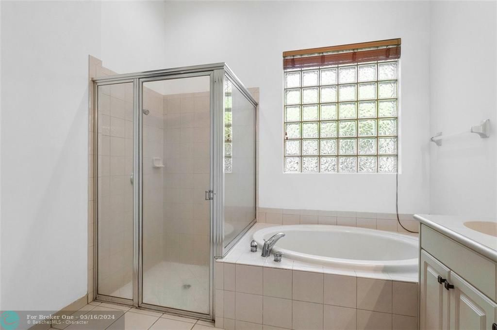 最近售出: $649,900 (3 贝兹, 2 浴室, 1913 平方英尺)