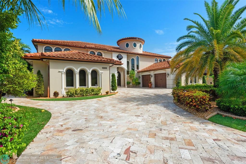 Recently Sold: $7,200,000 (5 beds, 5 baths, 5720 Square Feet)