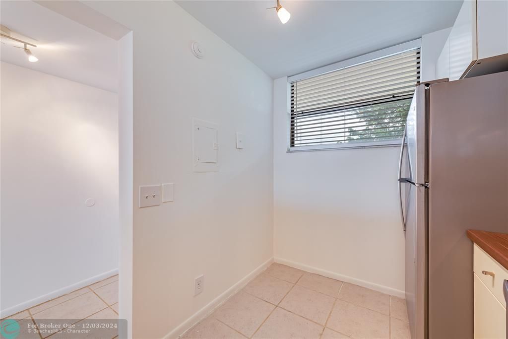 Active With Contract: $189,000 (2 beds, 2 baths, 920 Square Feet)