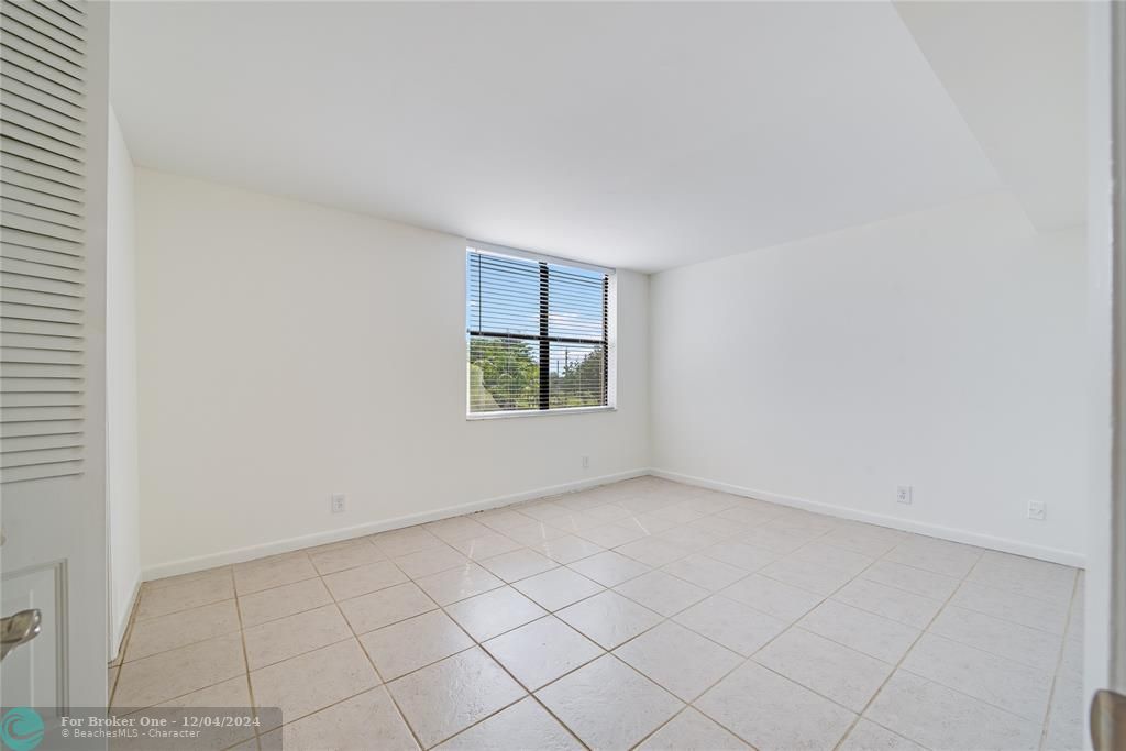 Active With Contract: $189,000 (2 beds, 2 baths, 920 Square Feet)