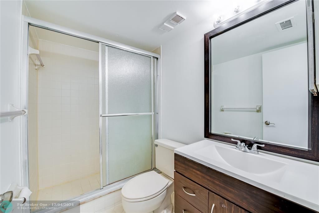 Active With Contract: $189,000 (2 beds, 2 baths, 920 Square Feet)