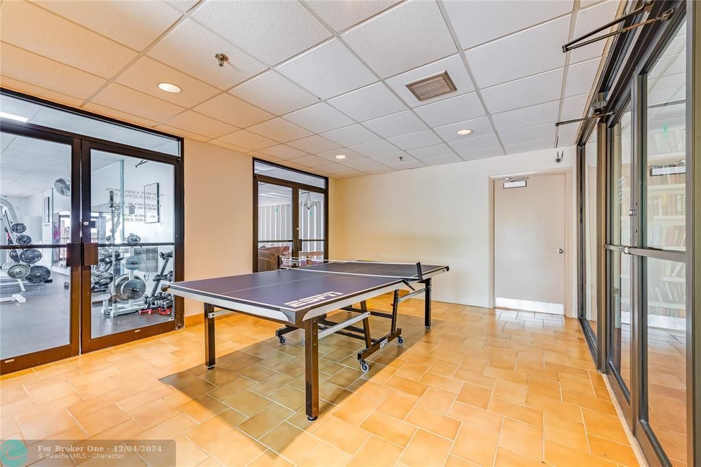 Active With Contract: $189,000 (2 beds, 2 baths, 920 Square Feet)