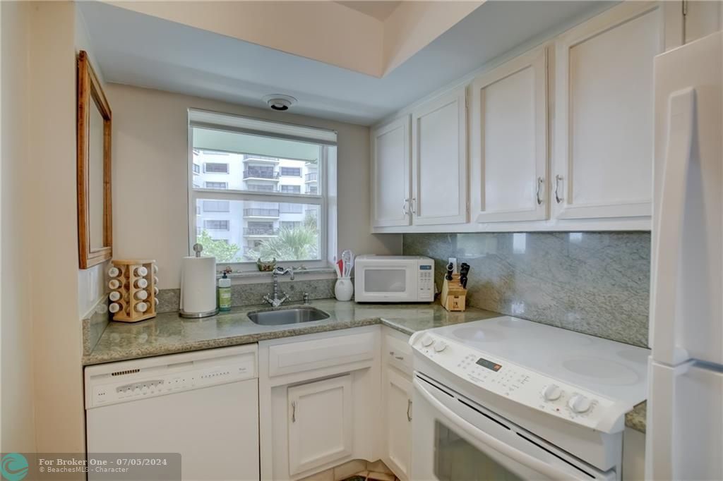Recently Sold: $233,900 (1 beds, 1 baths, 662 Square Feet)