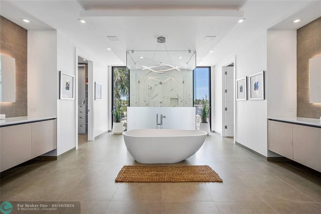 最近售出: $8,200,000 (6 贝兹, 6 浴室, 5800 平方英尺)