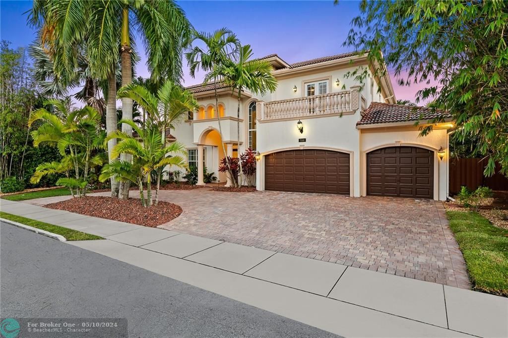 Recently Sold: $2,550,000 (6 beds, 6 baths, 4177 Square Feet)