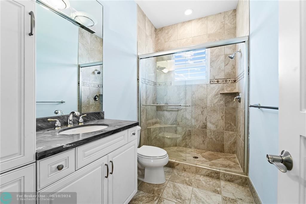 最近售出: $2,550,000 (6 贝兹, 6 浴室, 4177 平方英尺)