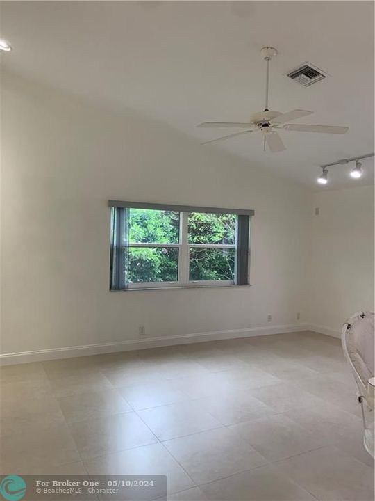 Recently Sold: $449,000 (2 beds, 2 baths, 1691 Square Feet)