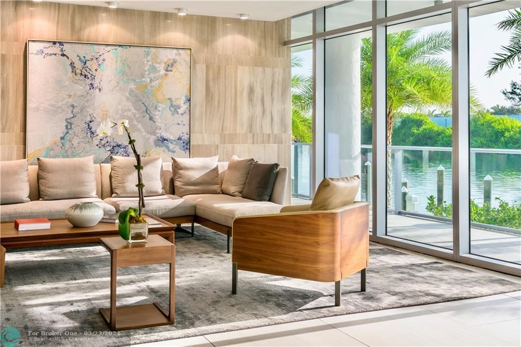 Recently Sold: $2,395,000 (3 beds, 3 baths, 2418 Square Feet)