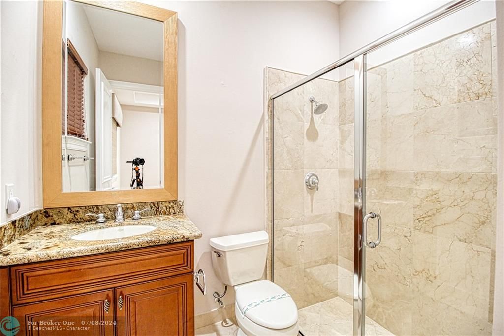 最近售出: $974,900 (3 贝兹, 3 浴室, 2414 平方英尺)