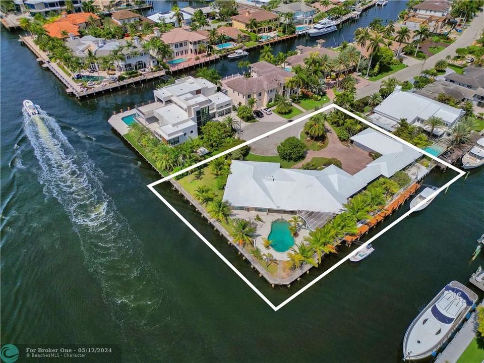 Recently Sold: $6,999,000 (4 beds, 5 baths, 6003 Square Feet)