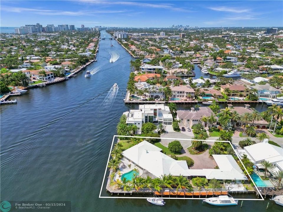 Recently Sold: $6,999,000 (4 beds, 5 baths, 6003 Square Feet)