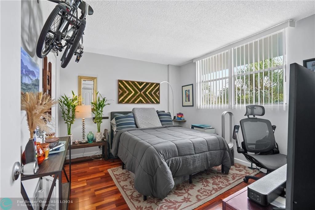 Recently Sold: $245,000 (2 beds, 2 baths, 975 Square Feet)