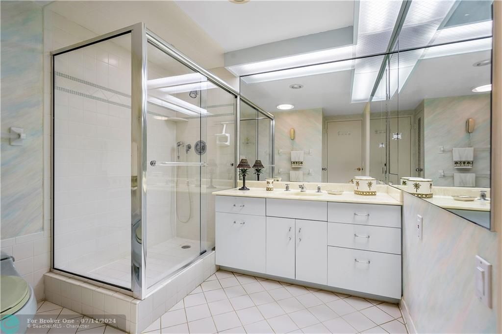 最近售出: $549,000 (1 贝兹, 1 浴室, 900 平方英尺)