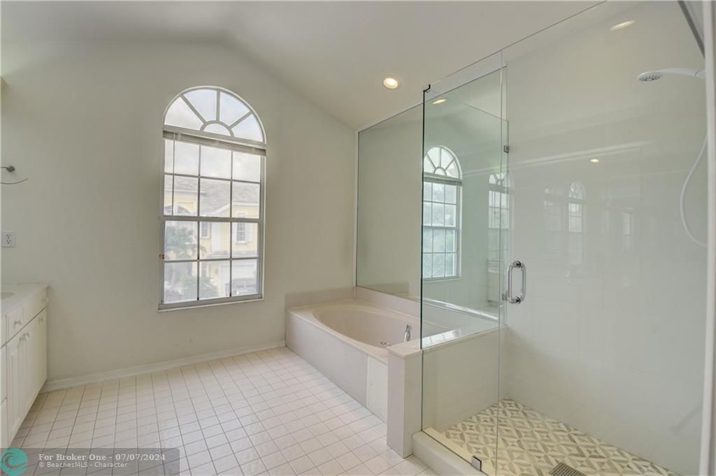 最近租的: $3,800 (3 贝兹, 2 浴室, 1719 平方英尺)