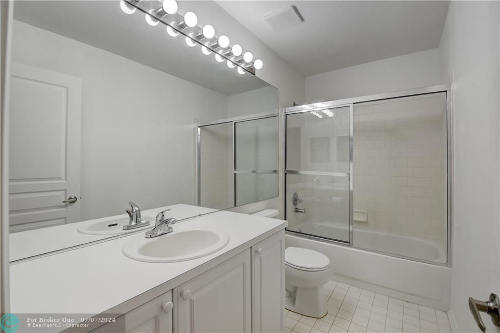最近租的: $3,800 (3 贝兹, 2 浴室, 1719 平方英尺)