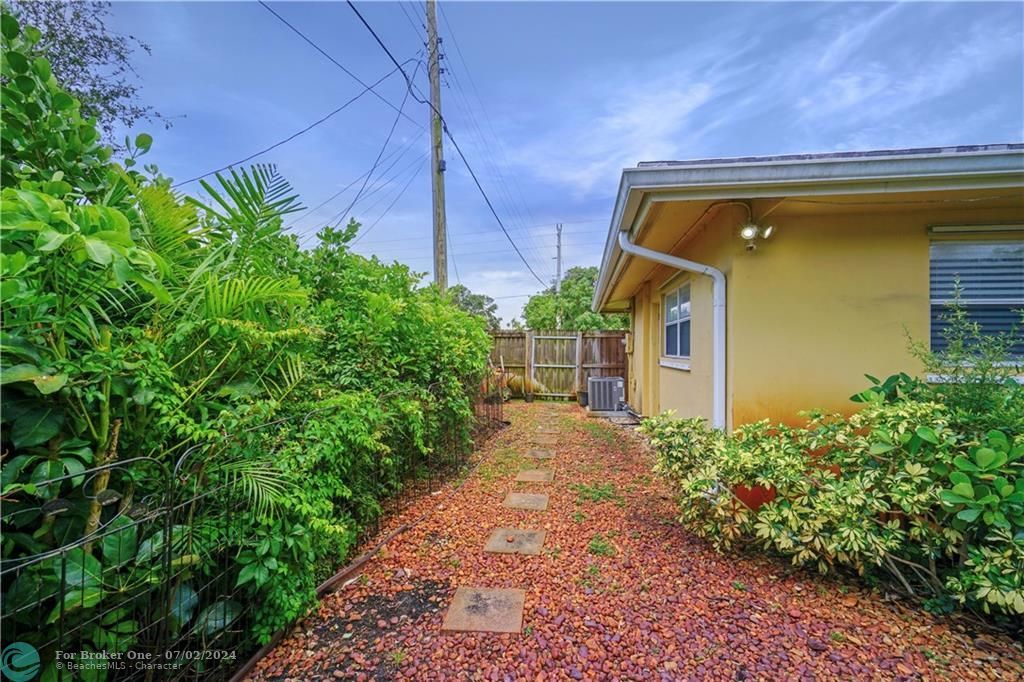 Recently Sold: $575,000 (3 beds, 2 baths, 1459 Square Feet)