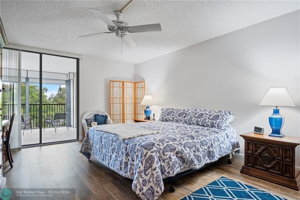 Recently Sold: $345,000 (2 beds, 2 baths, 1383 Square Feet)