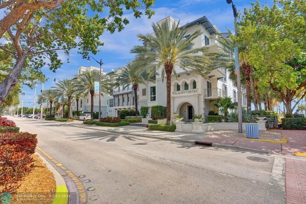 Recently Sold: $2,995,000 (3 beds, 3 baths, 1989 Square Feet)