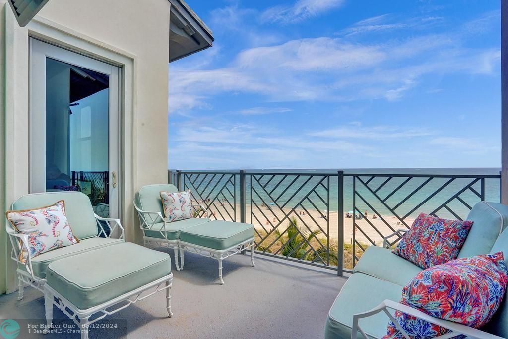 Recently Sold: $2,995,000 (3 beds, 3 baths, 1989 Square Feet)