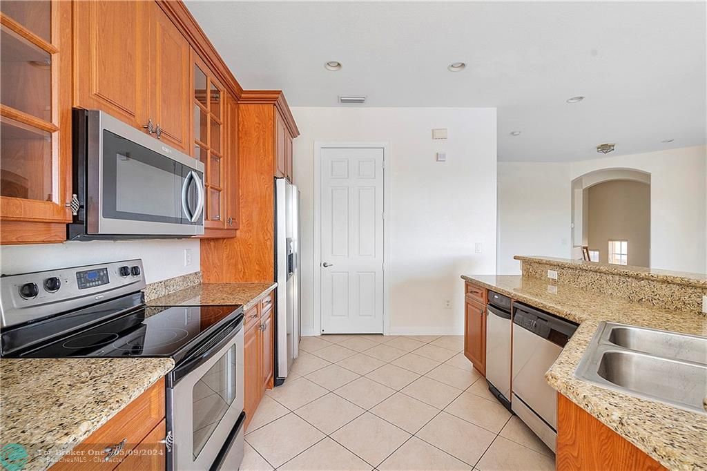 For Rent: $3,900 (3 beds, 2 baths, 1524 Square Feet)