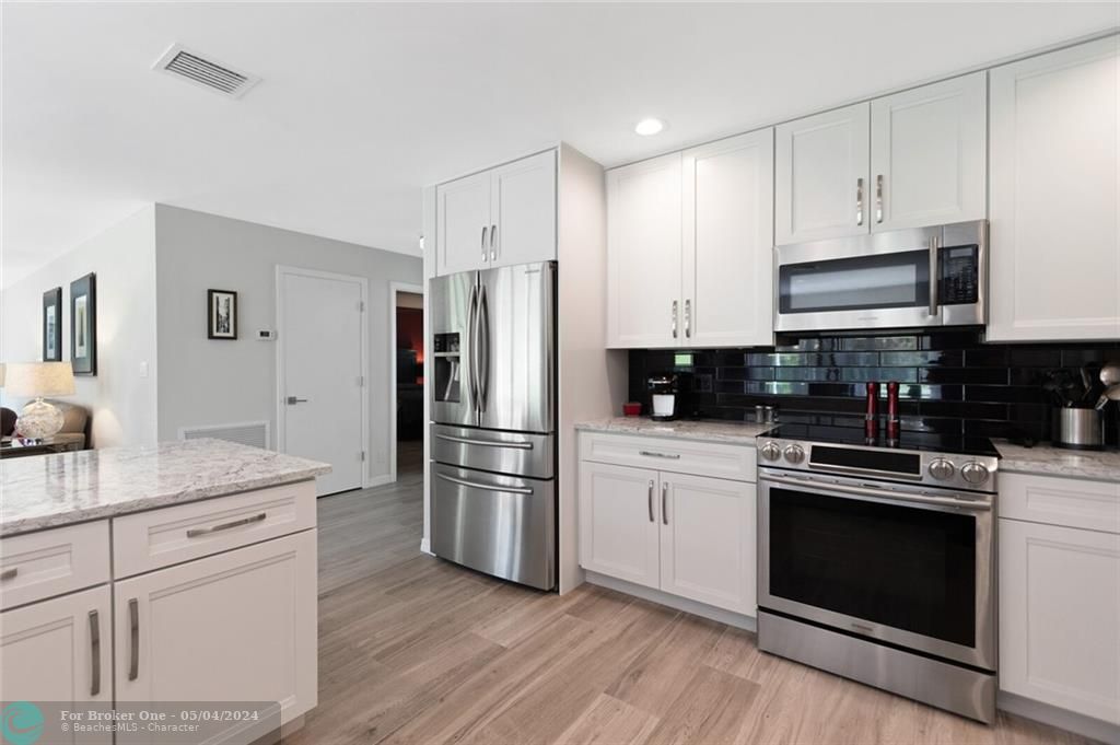 Active With Contract: $649,000 (3 beds, 3 baths, 2000 Square Feet)