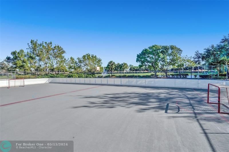 Recently Sold: $630,000 (3 beds, 2 baths, 1981 Square Feet)