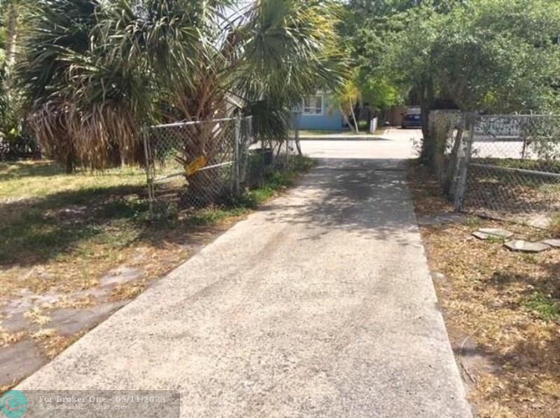For Sale: $1,400 (1 beds, 1 baths, 2150 Square Feet)