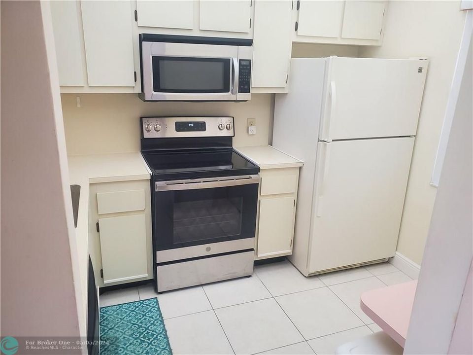 For Sale: $159,000 (2 beds, 2 baths, 815 Square Feet)