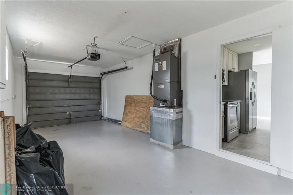 For Sale: $294,900 (2 beds, 1 baths, 861 Square Feet)