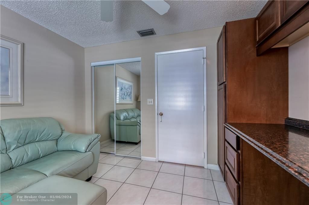 Active With Contract: $249,900 (2 beds, 2 baths, 1200 Square Feet)