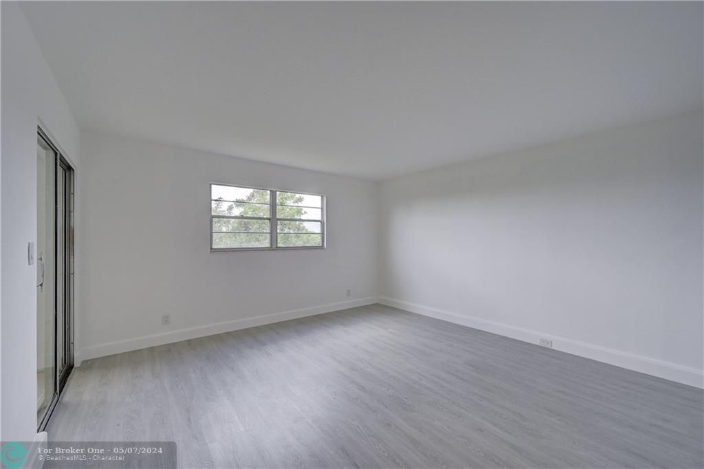 For Sale: $365,000 (2 beds, 2 baths, 1180 Square Feet)