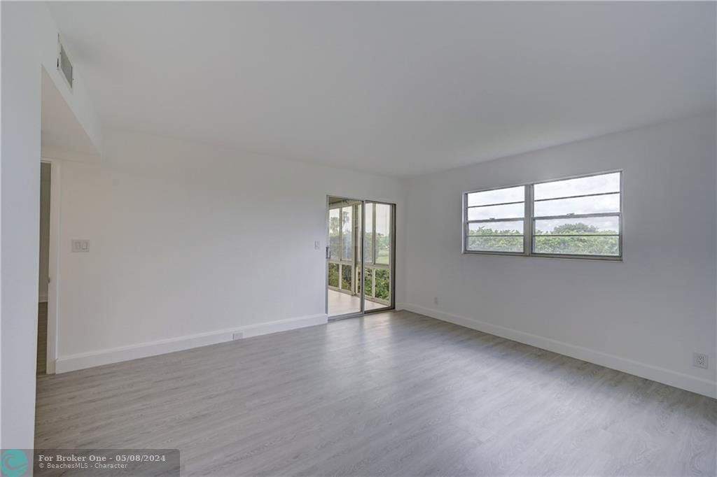 For Sale: $365,000 (2 beds, 2 baths, 1180 Square Feet)