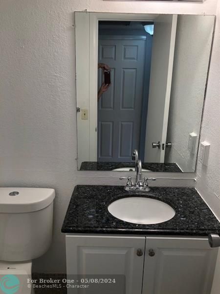 For Rent: $1,400 (1 beds, 1 baths, 708 Square Feet)