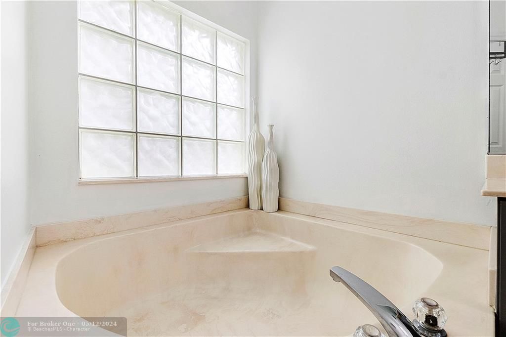 Недавно продано: $675,000 (4 спален, 3 ванн, 2580 Квадратных фут)