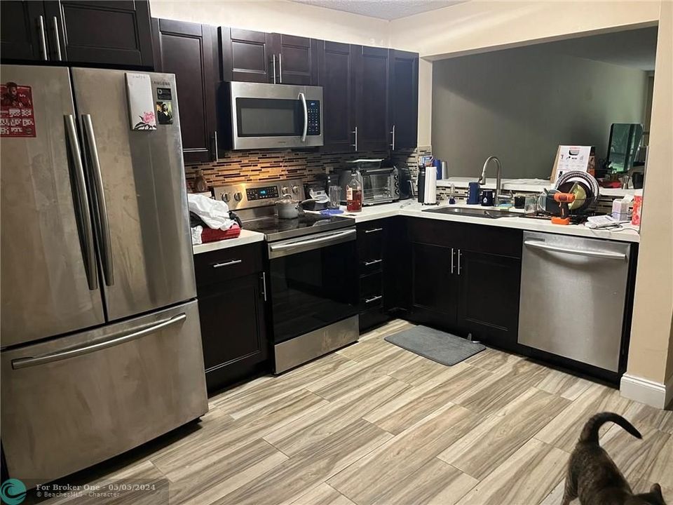 For Rent: $2,199 (2 beds, 2 baths, 1100 Square Feet)